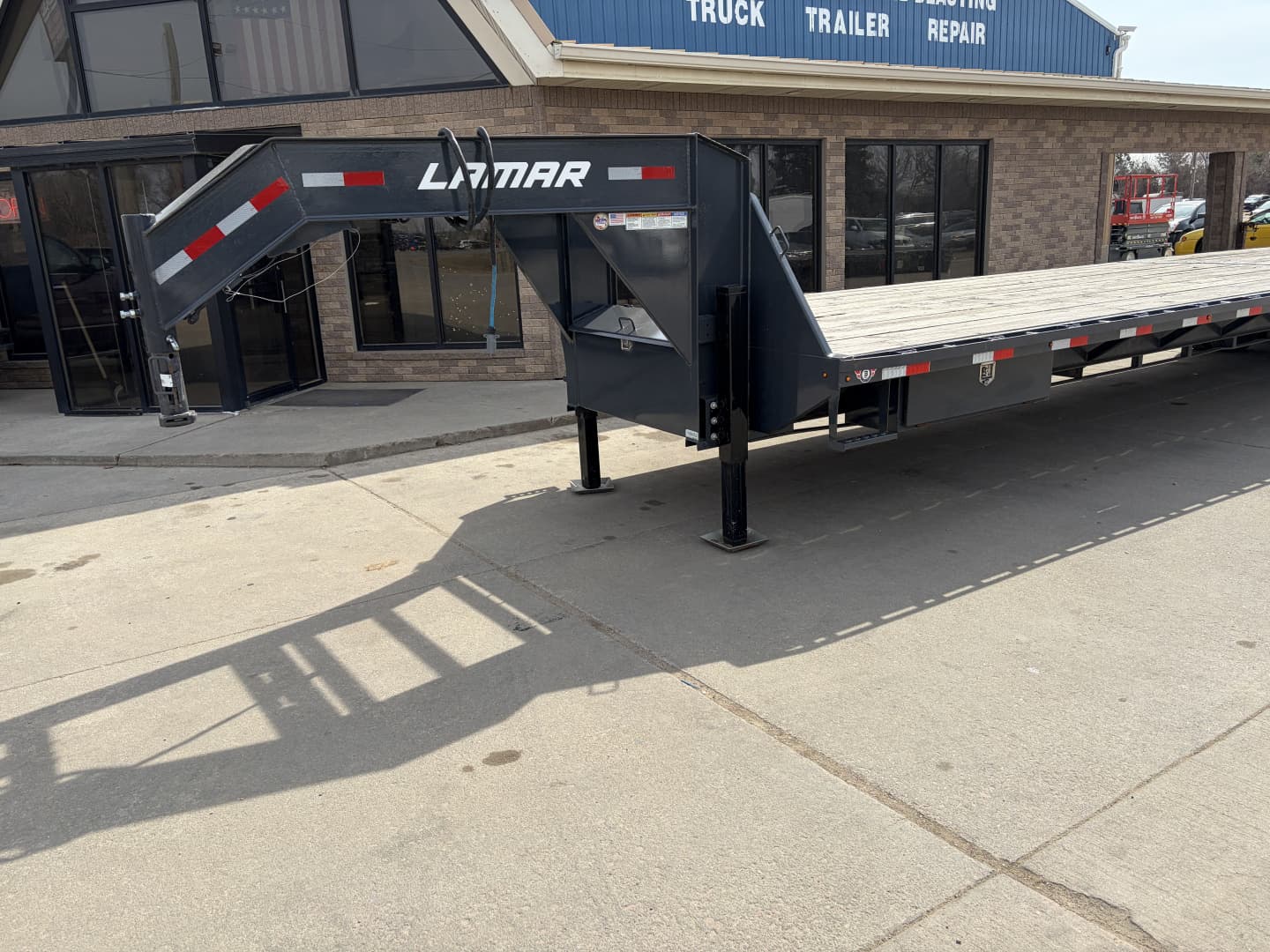 2023 Lamar Trailers Gooseneck Deckover Trailer